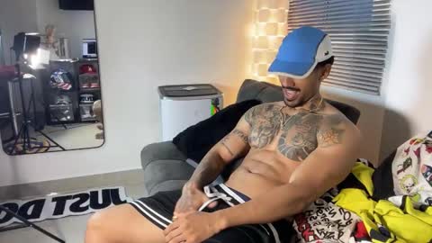 Snapshot of myke_esthetic chatting on November 29, 10:46 pm Myke esthetic online show from November 29, 10:46 pm