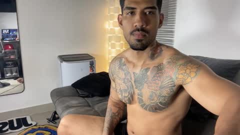 Snapshot of myke_esthetic chatting on December 16, 6:07 am Myke esthetic online show from December 16, 6:07 am