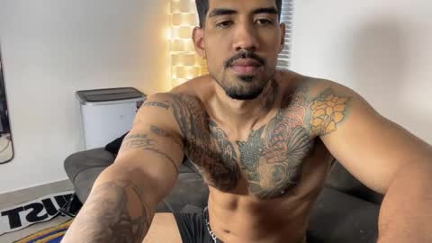 Snapshot of myke_esthetic chatting on December 16, 8:36 pm Myke esthetic online show from December 16, 8:36 pm