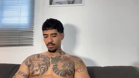 Snapshot of myke_esthetic chatting on December 19, 7:43 pm Myke esthetic online show from December 19, 7:43 pm