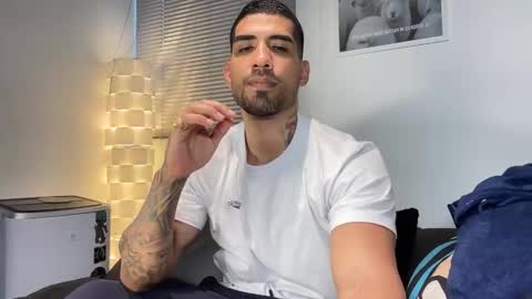 Snapshot of myke_esthetic chatting on January 11, 10:37 pm Myke esthetic online show from January 11, 10:37 pm