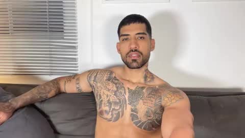 Snapshot of myke_esthetic chatting on February 3, 3:48 am Myke esthetic online show from February 3, 3:48 am