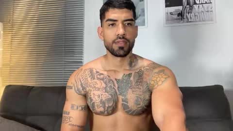 Snapshot of myke_esthetic chatting on February 9, 7:23 am Myke esthetic online show from February 9, 7:23 am