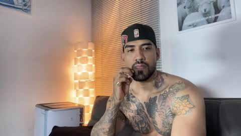 Snapshot of myke_esthetic chatting on February 14, 5:26 am Myke esthetic online show from February 14, 5:26 am