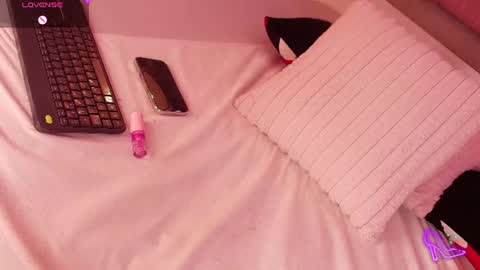 Snapshot of myladreams_ chatting on July 14, 10:21 am Myla online show from July 14, 10:21 am