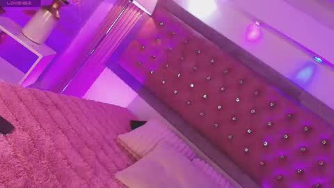 Snapshot of myladreams_ chatting on July 19, 3:32 am Myla online show from July 19, 3:32 am