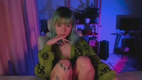 MylaFlores online show from April 14, 2:39 am