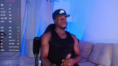 Mylo Wallace  online show from February 11, 1:21 am