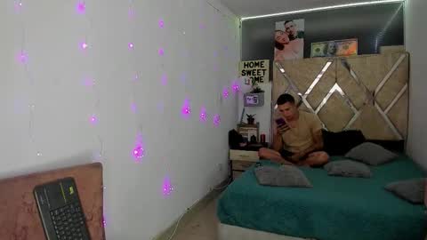 Snapshot of myluandjackhot chatting on February 19, 10:33 am Myluandjack online show from February 19, 10:33 am