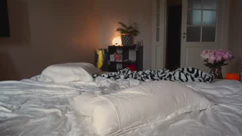 Snapshot of mynaughtynights chatting on July 10, 12:41 pm Sima online show from July 10, 12:41 pm