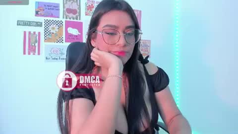 Snapshot of mypretty_isabella chatting on June 13, 7:01 pm Bella online show from June 13, 7:01 pm