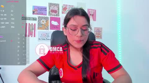 Snapshot of mypretty_isabella chatting on June 18, 2:01 am Bella online show from June 18, 2:01 am