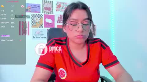 Snapshot of mypretty_isabella chatting on June 18, 9:14 am Bella online show from June 18, 9:14 am