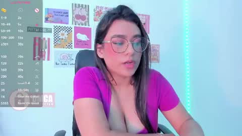 Snapshot of mypretty_isabella chatting on June 20, 2:58 am Bella online show from June 20, 2:58 am