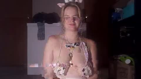 Annie Archer online show from December 6, 3:41 am