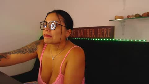 Snapshot of myrandafliiers chatting on August 3, 6:00 pm myranda online show from August 3, 6:00 pm