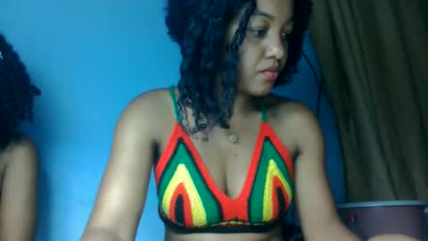Snapshot of myriamee chatting on June 7, 8:34 pm myriamee online show from June 7, 8:34 pm