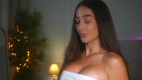 Snapshot of myriamfox_ chatting on July 14, 10:21 am Miryam online show from July 14, 10:21 am