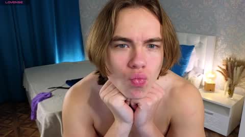 Snapshot of myshkek chatting on December 13, 9:41 pm Mickey online show from December 13, 9:41 pm