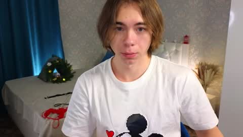 Snapshot of myshkek chatting on December 25, 9:43 pm Mickey online show from December 25, 9:43 pm