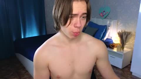 Snapshot of myshkek chatting on February 21, 12:05 am Mickey online show from February 21, 12:05 am