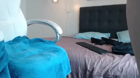 Snapshot of mysterious_girl42 chatting on December 17, 5:47 pm No Name online show from December 17, 5:47 pm