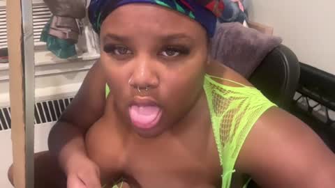Snapshot of mystery21572 chatting on July 31, 5:18 am mystery21572 online show from July 31, 5:18 am