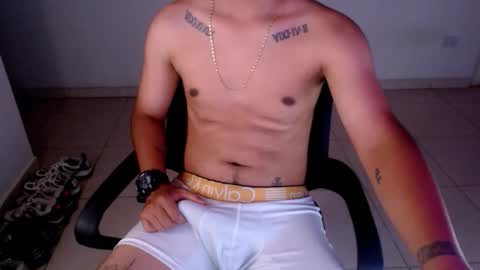 Snapshot of mysteryboy_thin16 chatting on May 22, 11:32 pm mysteryboy_thin16 online show from May 22, 11:32 pm