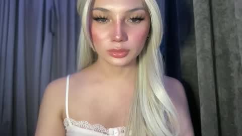 Snapshot of mysteryman_xxx chatting on April 29, 8:26 pm UR GIRL NEXTDOOR online show from April 29, 8:26 pm