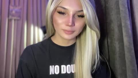 Snapshot of mysteryman_xxx chatting on May 1, 8:19 am UR GIRL NEXTDOOR online show from May 1, 8:19 am