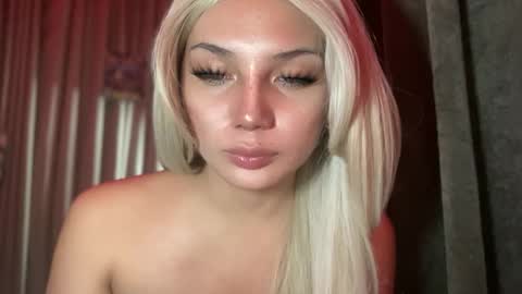 Snapshot of mysteryman_xxx chatting on May 1, 8:24 pm UR GIRL NEXTDOOR online show from May 1, 8:24 pm