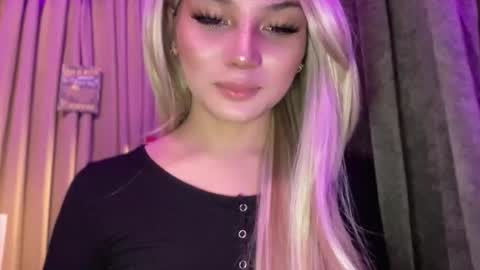 Snapshot of mysteryman_xxx chatting on May 2, 9:03 am UR GIRL NEXTDOOR online show from May 2, 9:03 am