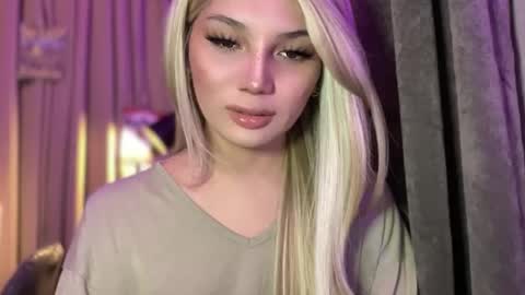 Snapshot of mysteryman_xxx chatting on May 3, 10:32 am UR GIRL NEXTDOOR online show from May 3, 10:32 am
