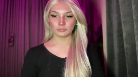 Snapshot of mysteryman_xxx chatting on May 7, 3:56 am UR GIRL NEXTDOOR online show from May 7, 3:56 am
