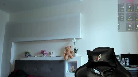 Snapshot of mystic_evan chatting on April 30, 12:00 pm Evan Brown online show from April 30, 12:00 pm
