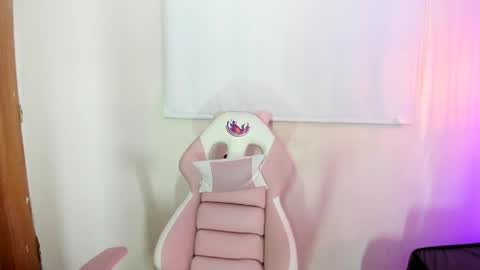 mystical_meteor online show from April 5, 12:13 pm