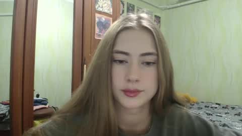 Snapshot of mysticemeli chatting on October 7, 6:49 pm Emelie online show from October 7, 6:49 pm