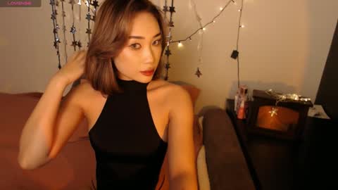 mysticsirenn online show from December 4, 2:42 am