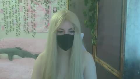 mysticyumiko online show from April 17, 8:17 am