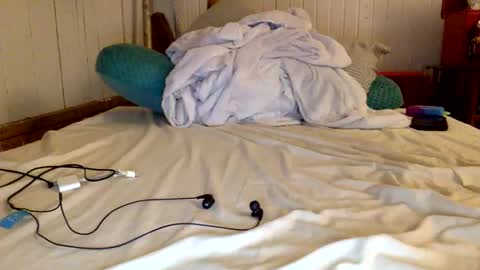 str8 dom alphaAsian Daddy type. sorry not bi or  curious but i dont judgediscrimenate. online show from October 27, 12:09 pm