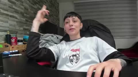 n3utro444 online show from June 12, 1:43 pm