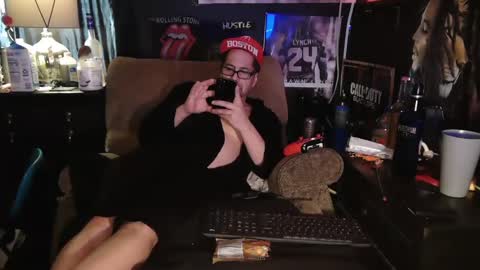 Snapshot of n3v3rpanic1 chatting on January 4, 5:05 pm SnackPants online show from January 4, 5:05 pm