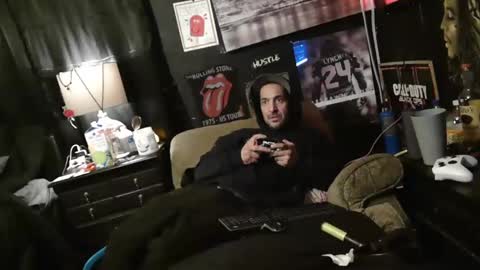 Snapshot of n3v3rpanic1 chatting on January 6, 3:20 am SnackPants online show from January 6, 3:20 am