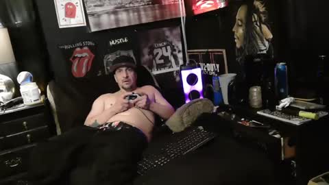 Snapshot of n3v3rpanic1 chatting on January 16, 4:17 am SnackPants online show from January 16, 4:17 am