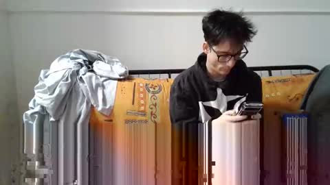 a Ordinary Boy online show from February 12, 12:49 am