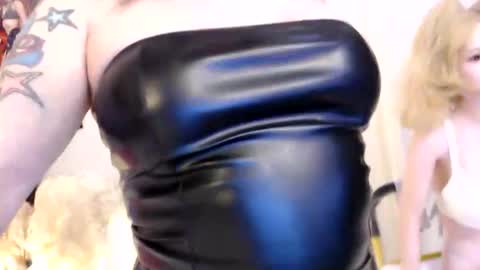 Snapshot of nadia_vixen chatting on May 15, 11:01 pm Nadia Vixen online show from May 15, 11:01 pm