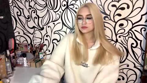 Snapshot of nadiaknake chatting on February 5, 7:29 pm Katrin online show from February 5, 7:29 pm