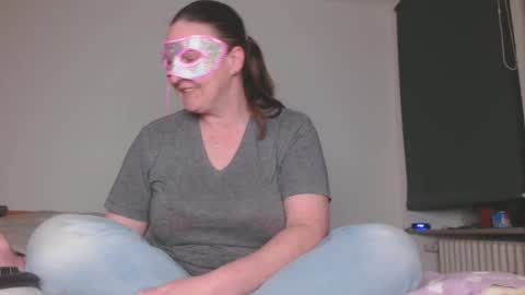 Snapshot of nadine321 chatting on December 17, 4:21 pm Nadine online show from December 17, 4:21 pm