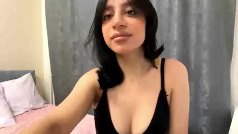 Snapshot of nadinevanni chatting on May 10, 1:05 pm Leya online show from May 10, 1:05 pm