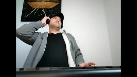 Snapshot of nadir_sinz chatting on February 24, 6:11 am Nadir online show from February 24, 6:11 am